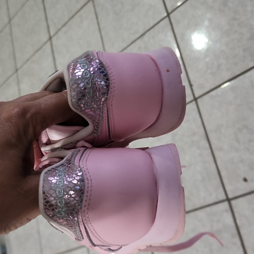 Girl's Reebok size 1 - Picture 3 of 6